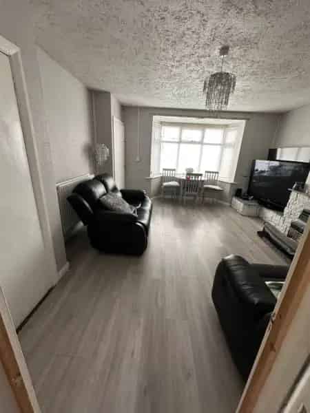 3 Bed House Swap b44 - 3 or 4 Bed House Sought