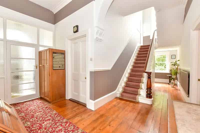 8 Bedroom Detached House for Sale near Ryde Beaches