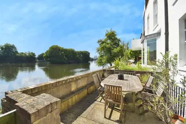 Grade II Listed Riverfront House Strand On The Green London W4