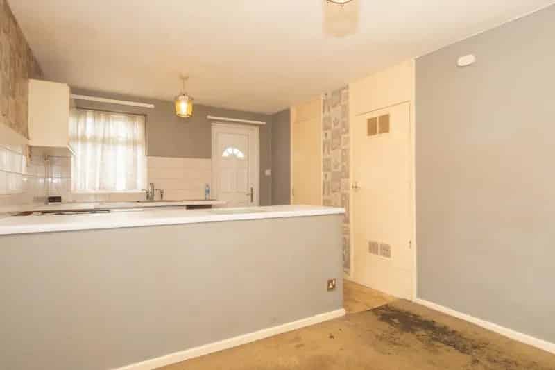 2 Bedroom House For Sale Requiring Renovation