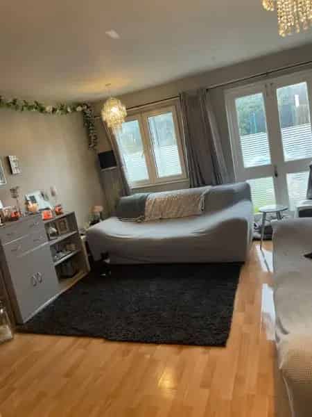 2 Bedroom House with Garden and Parking
