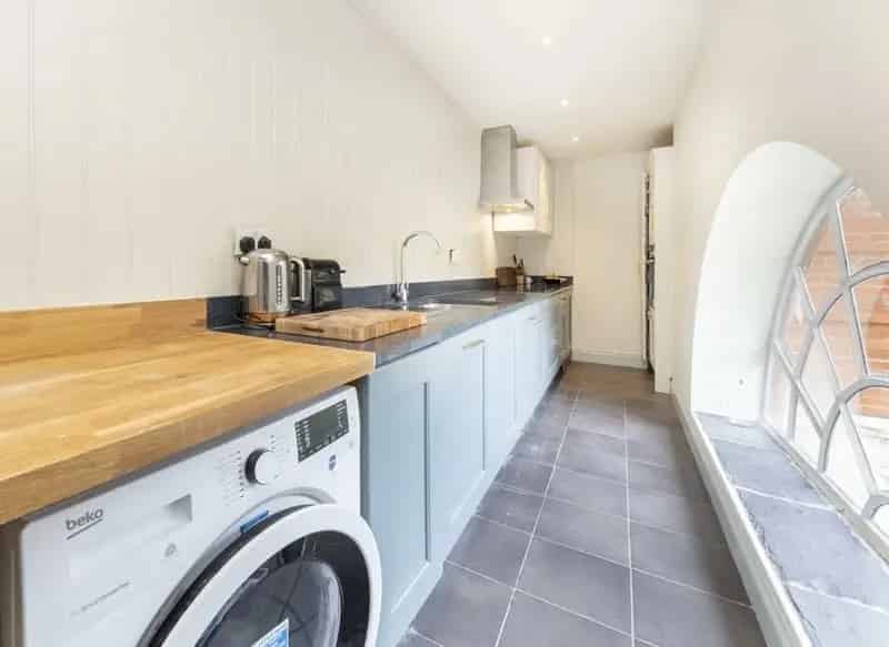 Art Deco 2-Double Bedroom Apartment with Gym and Concierge