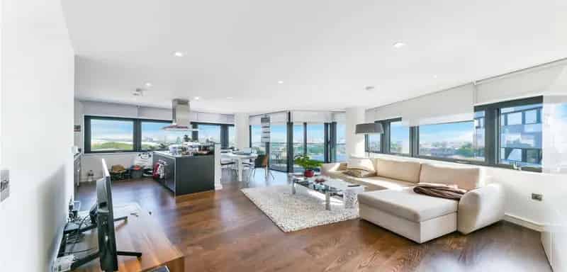 2 Bed Penthouse Apartment Canary Wharf Views  £30kpa Rental Income