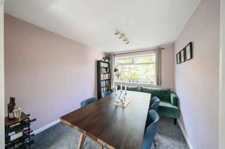 3 Bedroom House in Horsforth - Modern Semi-Detached Home