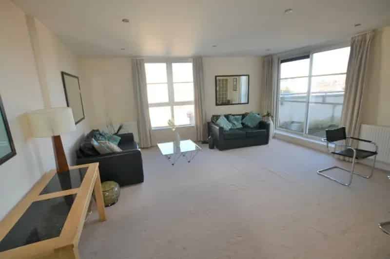 2 Bedroom Flat for Sale with Parking and Balcony