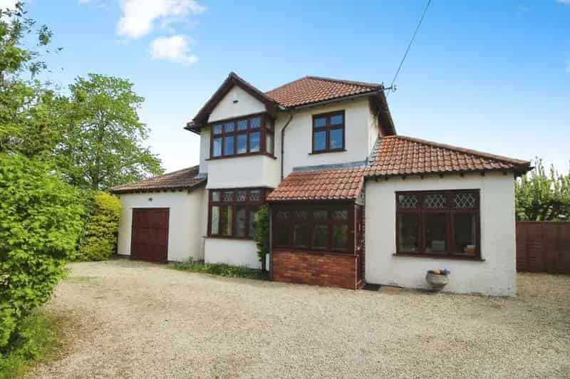3 Bedroom Detached House for Sale in Pill Bristol