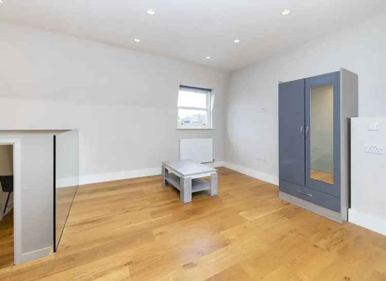 Flat For Sale in London, England