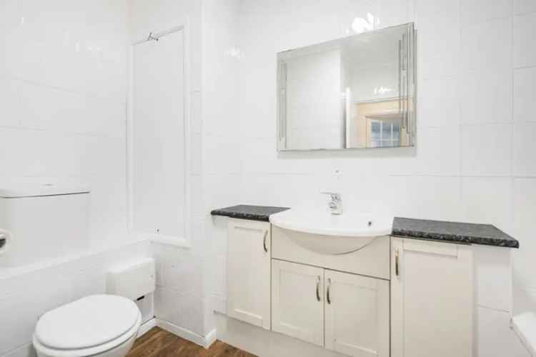 1 Bedroom Flat South Croydon Newly Redecorated Ground Floor Garage