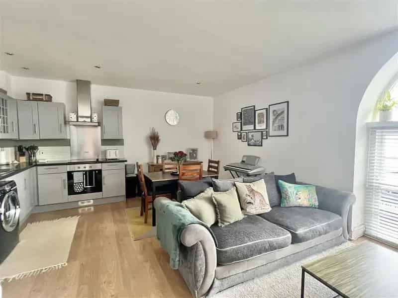 2 Bedroom Apartment for Sale near Par Beach