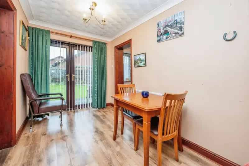 Spacious Three-Bedroom Bungalow Near Broads