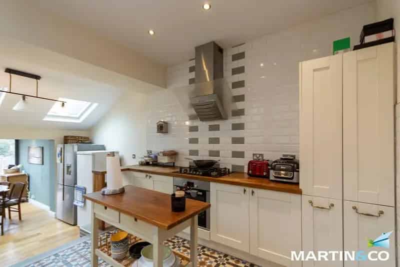 5 Bedroom Semi-Detached Family House For Sale