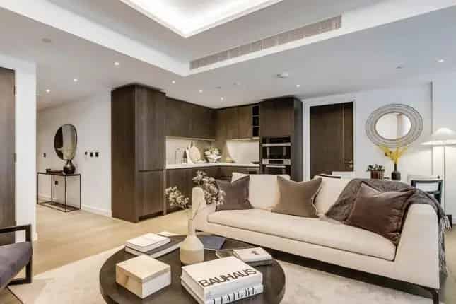 Flat for Sale in London SW8