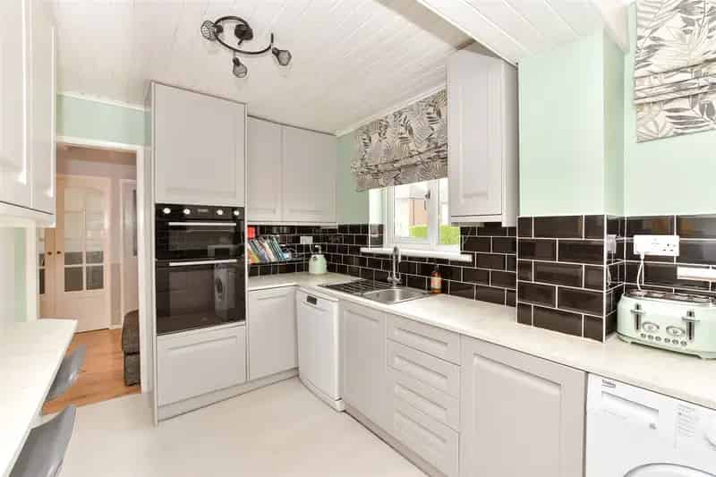 6 Bedroom Semi Detached House For Sale