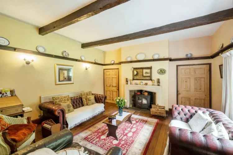 Spacious Family Home with Cottages, Gardens & Garages