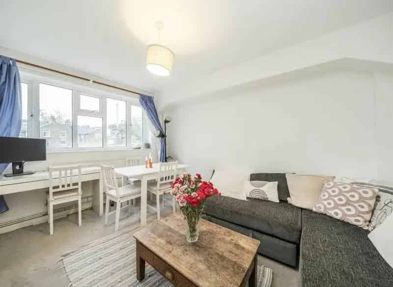 Two Double Bedroom Art Deco Apartment with Communal Garden