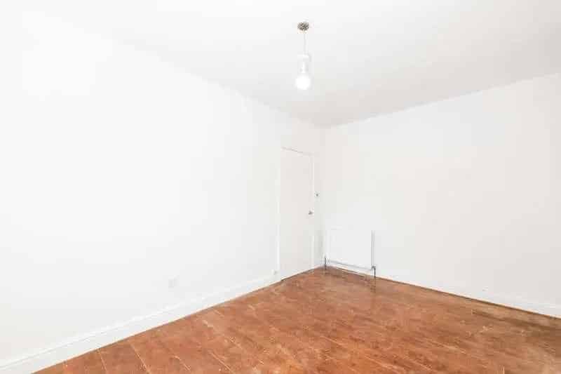 2 Bed Flat for Sale Near Sydenham