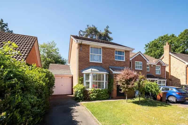 3 Bedroom Detached House for Sale in Solihull Hillfield