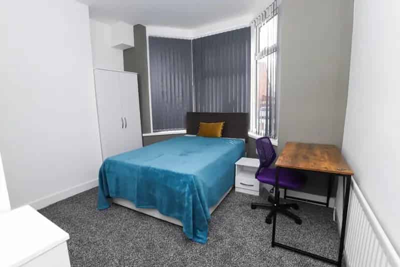 5 bedroom House
 To Let 
Total Size: 1249 SQ FT