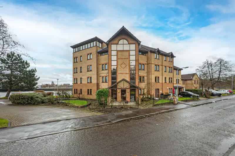 2 Bedroom Apartment for Sale Near River Clyde