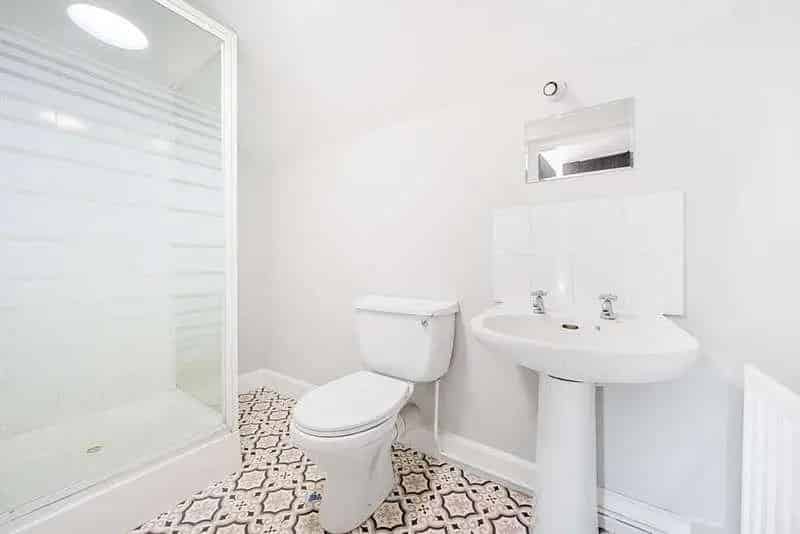 5 bed house for sale