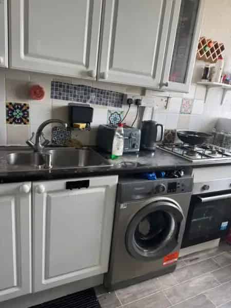 2 Bedroom Flat Near Hometown Station