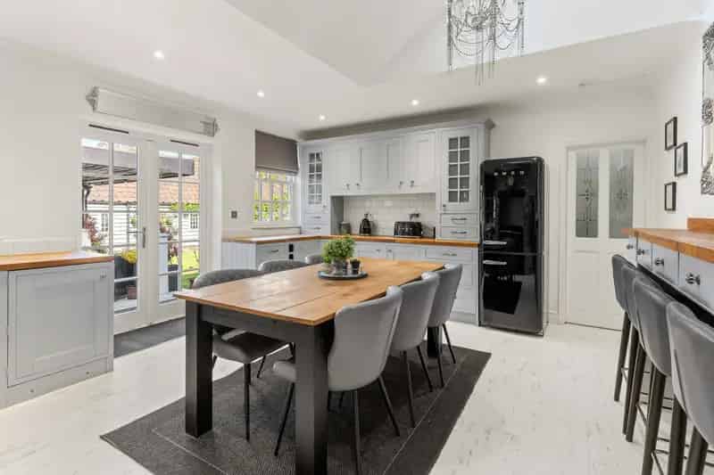 4 Bedroom Semi-Detached House Coxtie Green Road Brentwood