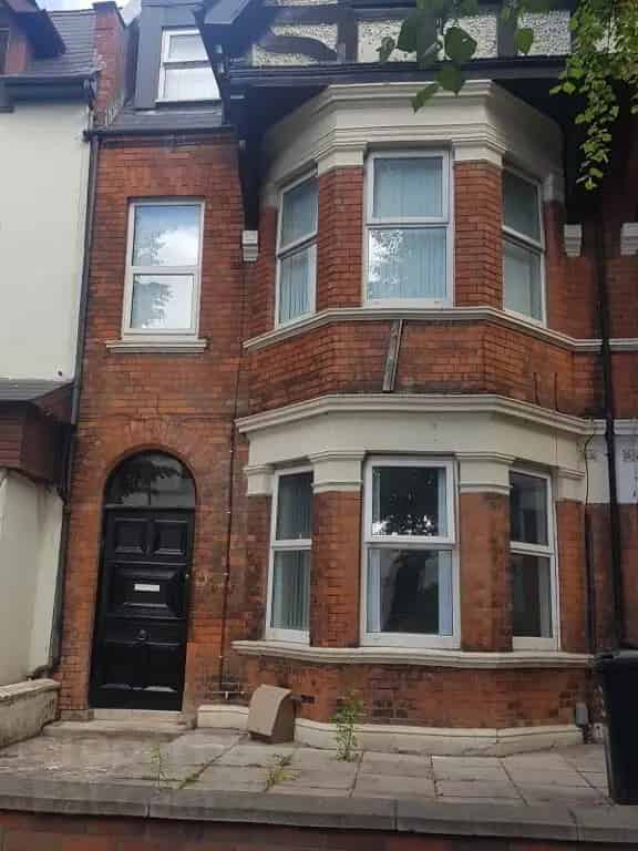 Spacious Double Room in Modern South Belfast HMO