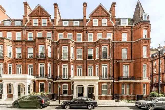 Flat to rent in Park Street, London W1K