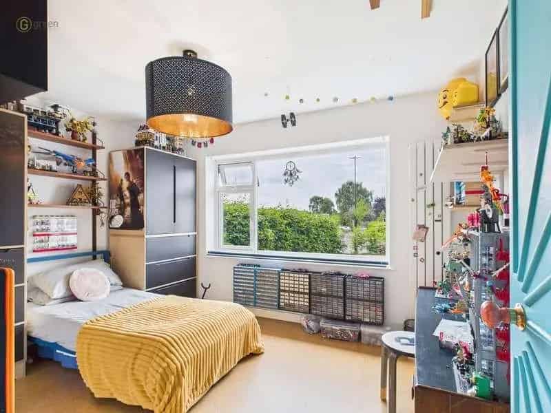 3 Bed Bungalow for Sale - Modern, Spacious, Private Garden