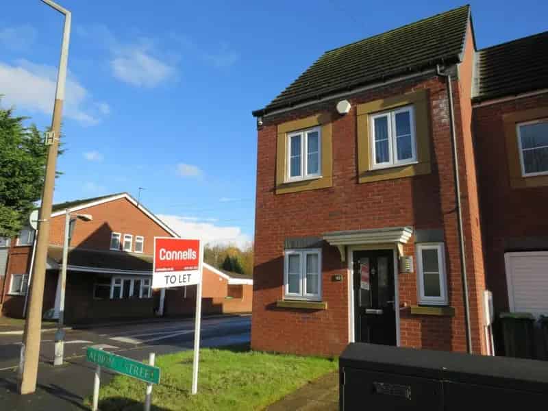 Modern House Driveway Garage Ensuite 3 Bedrooms