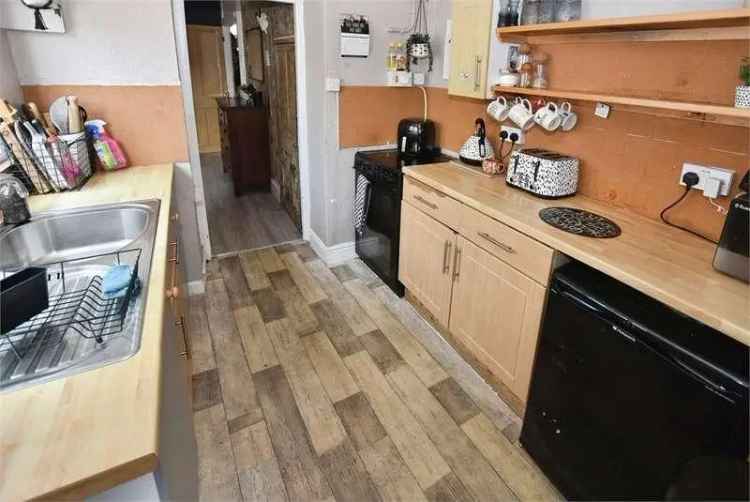 2 Bed House For Sale Near Town Centre