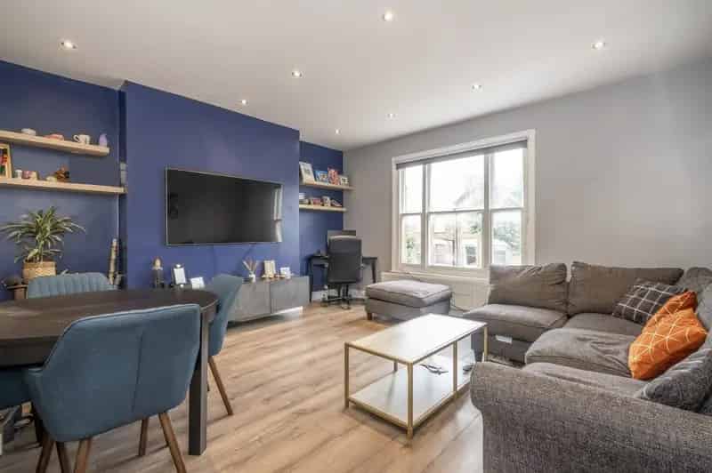 2 Bedroom Flat for Sale in Maida Vale