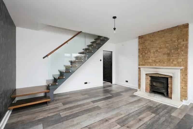 Four Bedroom House with Modern Kitchen and Landscaped Garden