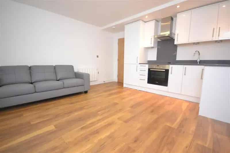 2 Bedroom Furnished Apartment Near Reading Town Centre