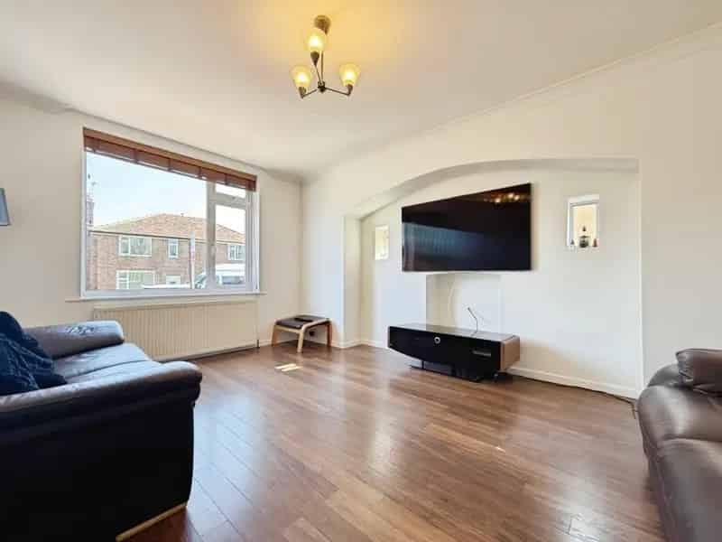 3 Bedroom House For Sale No Onward Chain Harrogate
