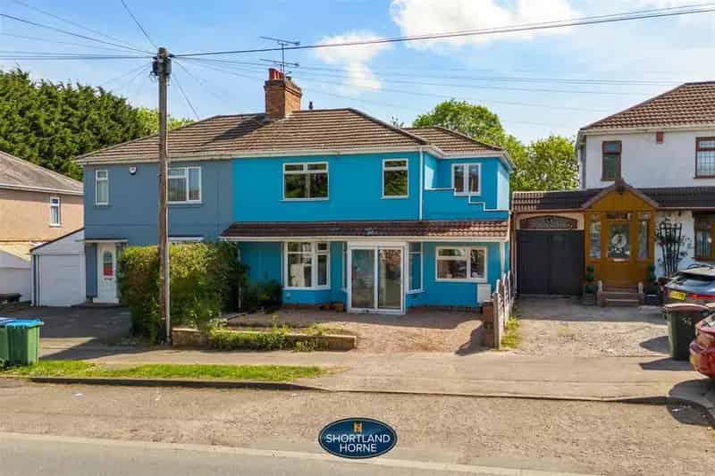 5 bedroom semi-detached house for sale