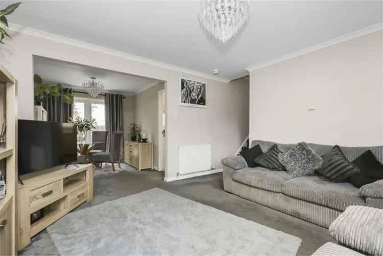 3 Bed House - Detached with 1 Reception Room