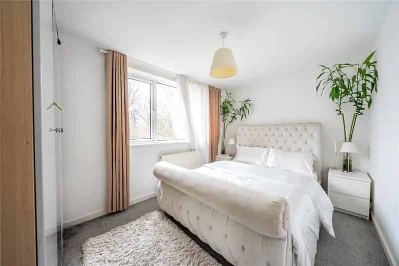 Three Bedroom Modern House with Garage and Garden