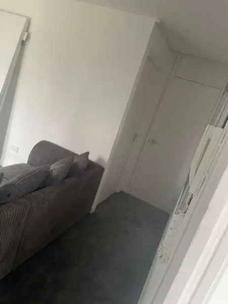 Flat For Rent in Southend-on-Sea, England