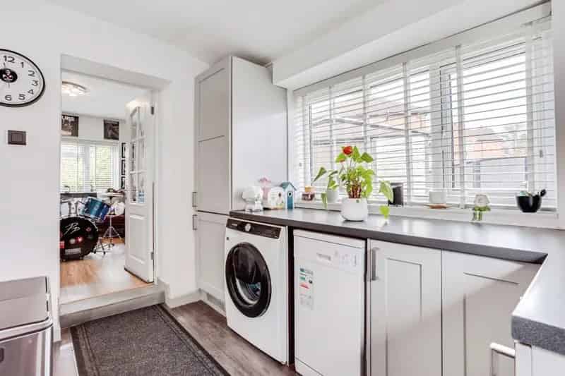 Beautiful 3-Bed Semi-Detached Home in East Ardsley