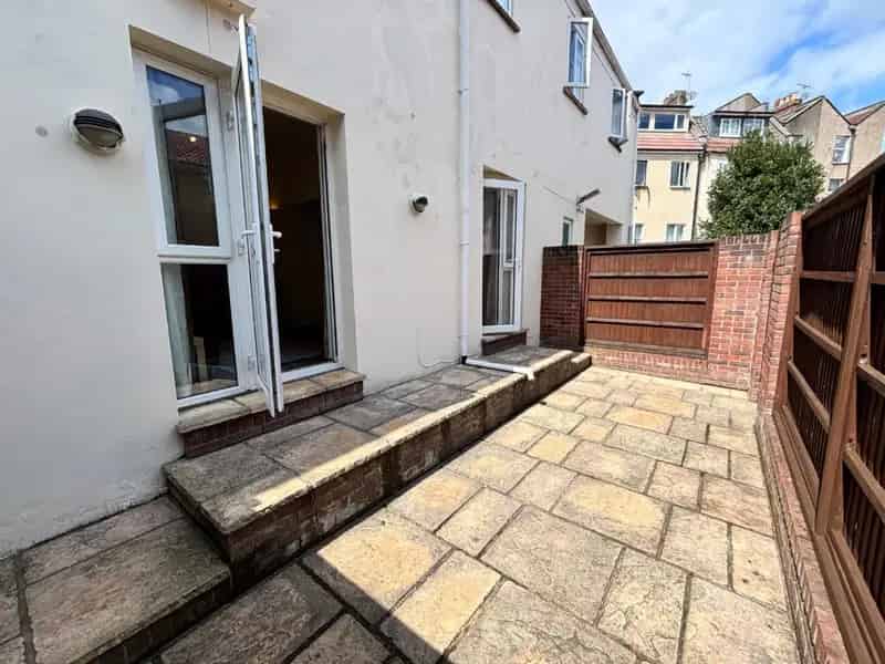 1 Bedroom Garden Flat Easton - Turnkey Chain Free
