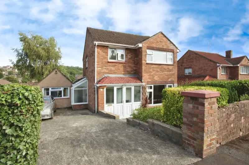 3 bedroom detached house