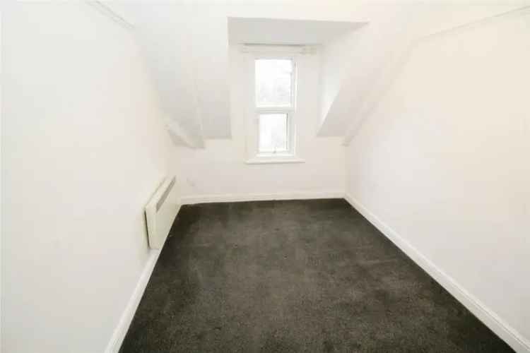 1 Bedroom Flat for Sale - Town Centre Location