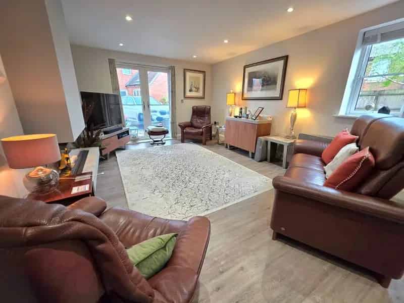 3 Bedroom Flat for Sale Kenilworth Warwickshire CV8