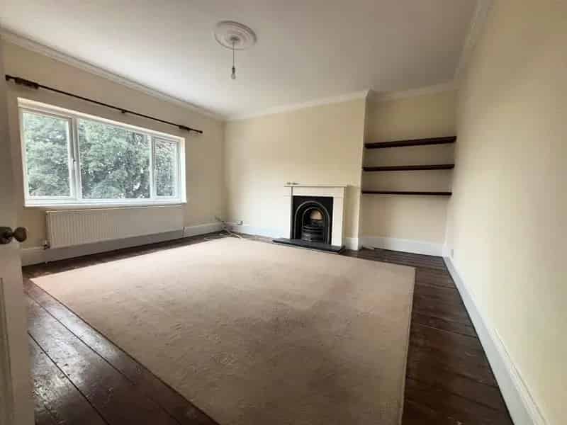 2 Bedroom Flat for Sale Strawberry Hill