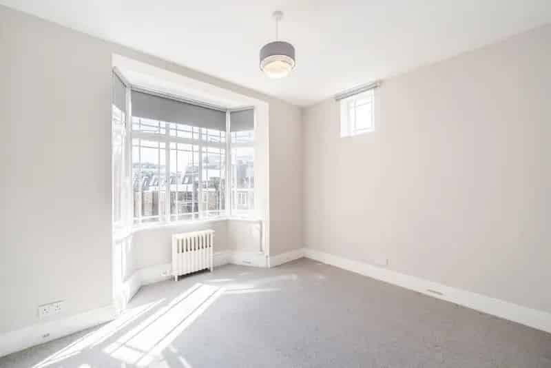 Queensway W2 Apartment High Ceilings Sun Trap Windows