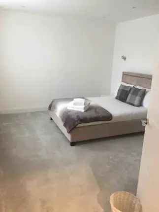 Flat for Rent in Ealing Broadway London W5