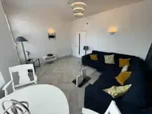 2-Bed Refurbished Apartment Near Queens University Stranmillis Road
