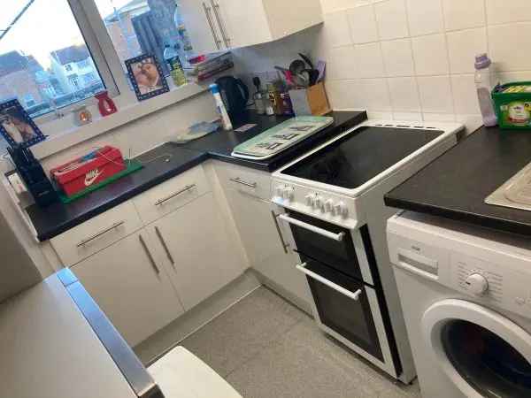 Flat For Rent in Southend-on-Sea, England