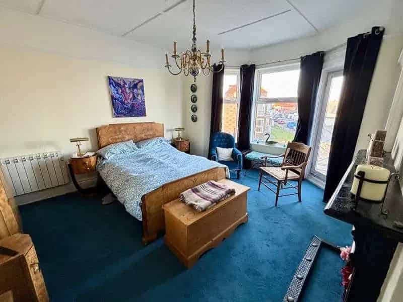 1 Bed Flat for Sale Sea Views Balcony